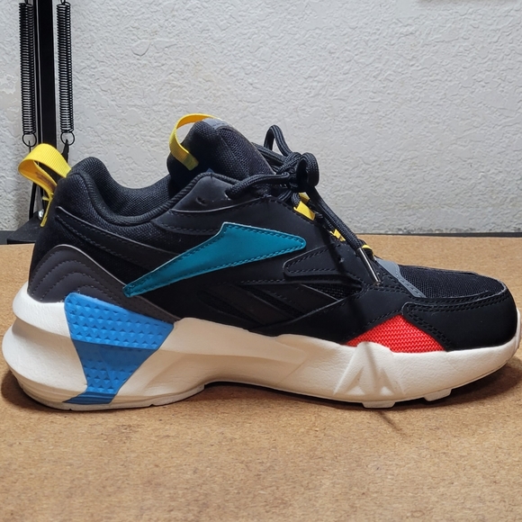 Reebok Aztrek Double Nu Pops Sneaker - Picture 9 of 11